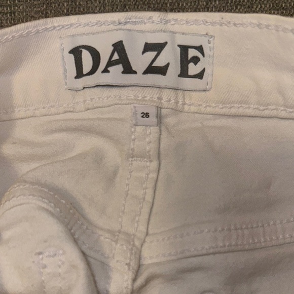 White Distressed DAZE Denim Shorts Size 26/ Small - Picture 3 of 9